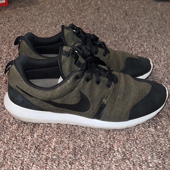 Nike shoes - Picture 4 of 6